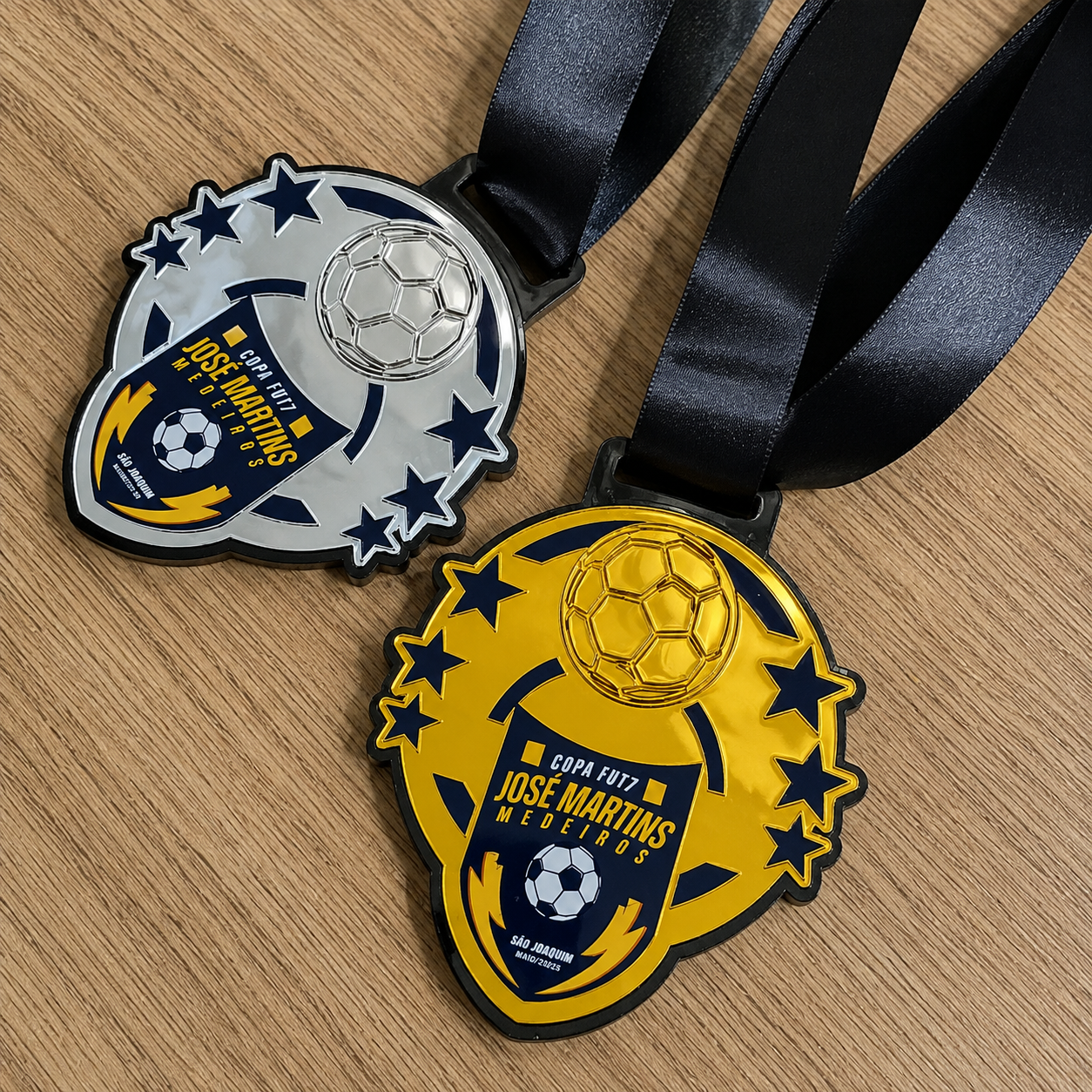 Medalha acrílico + MDF sobreposto 9x9cm - Shalom Aviamentos e Bordados, Gurupi/TO