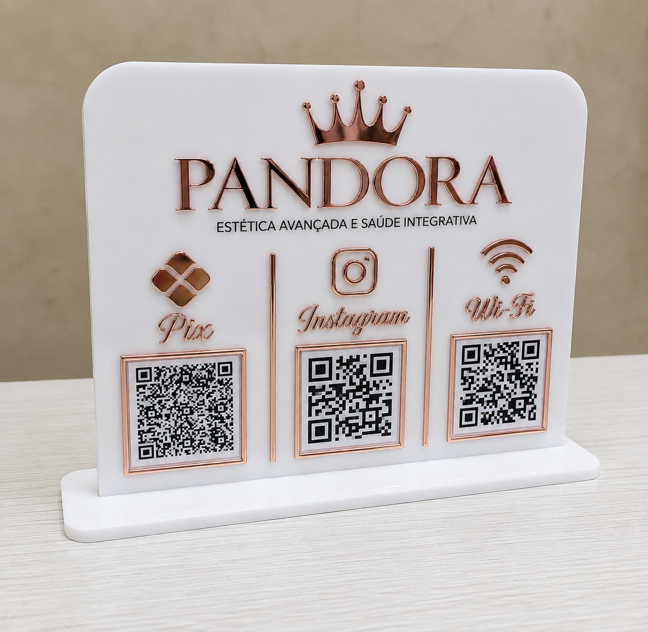 Placa premium personalizada em acrílico produzida pela Shalom Aviamentos e Bordados